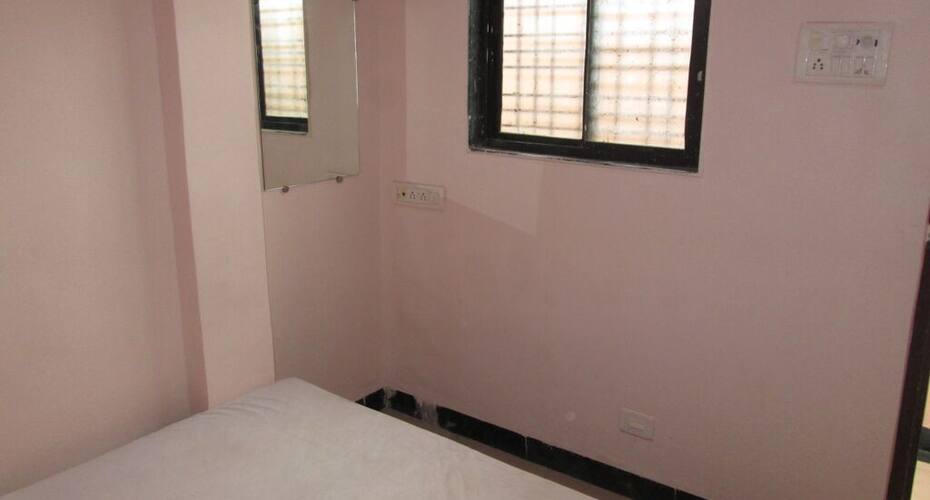 Sai Ganesh Guest House, Shirdi 4
